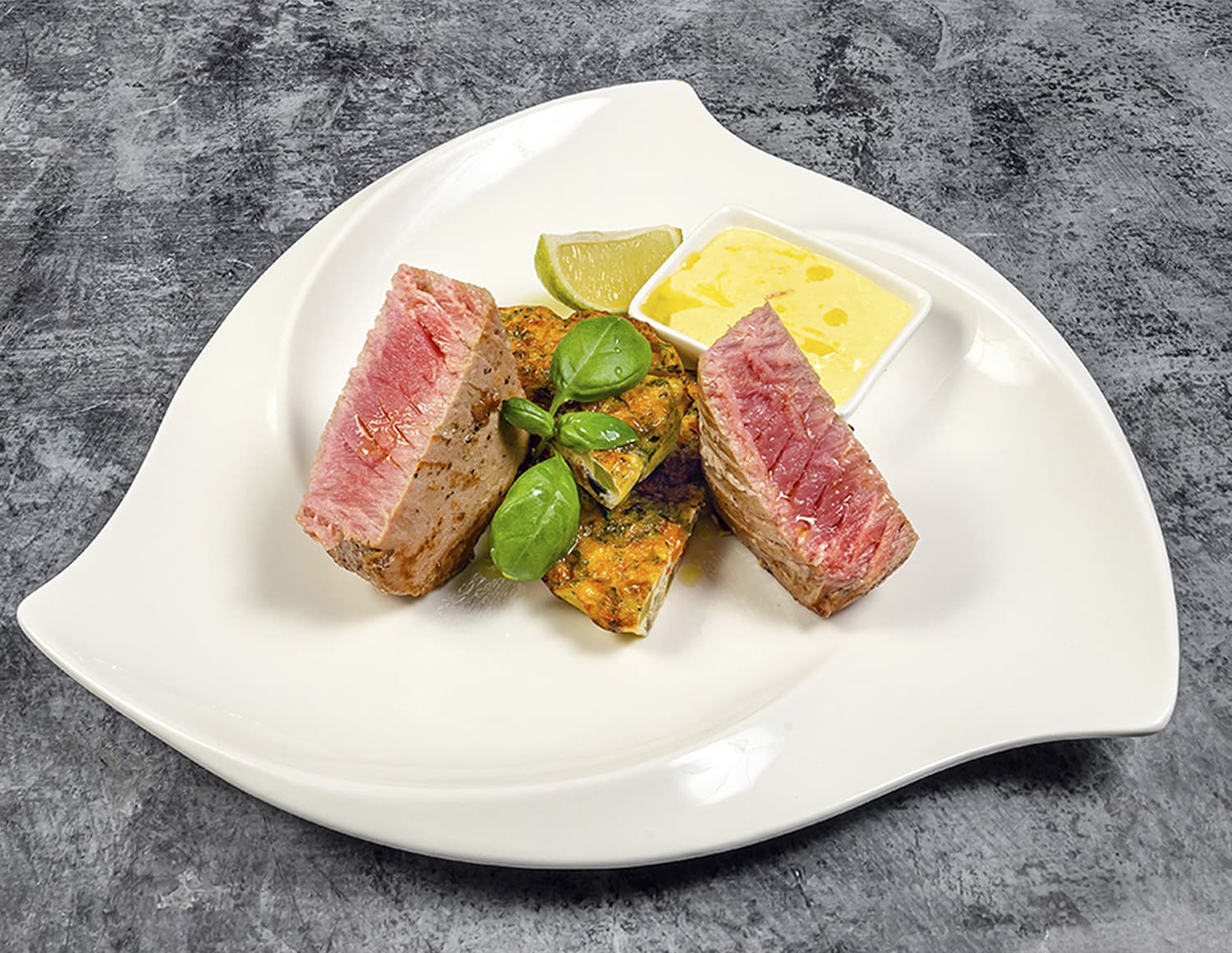 Тунец с овощной фриттатой 100гр